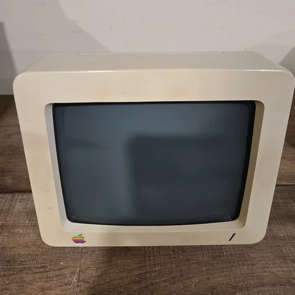 Apple iic Computer Monitor (Model A2M4090) - Picture 5 of 9